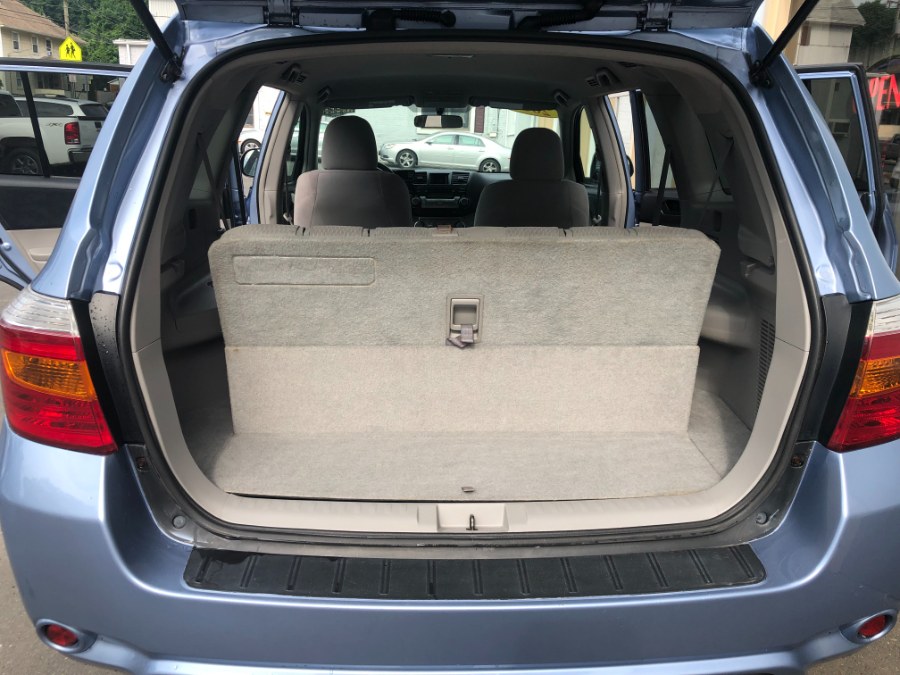 2010 Toyota Highlander 4WD 4dr V6 Base, available for sale in Bristol, Connecticut | Bristol Auto Center LLC. Bristol, Connecticut 2010 Toyota Highlander 4WD 4dr V6 Base, available for sale in Bristol, Connecticut | Bristol Auto Center LLC. Bristol, Connecticut