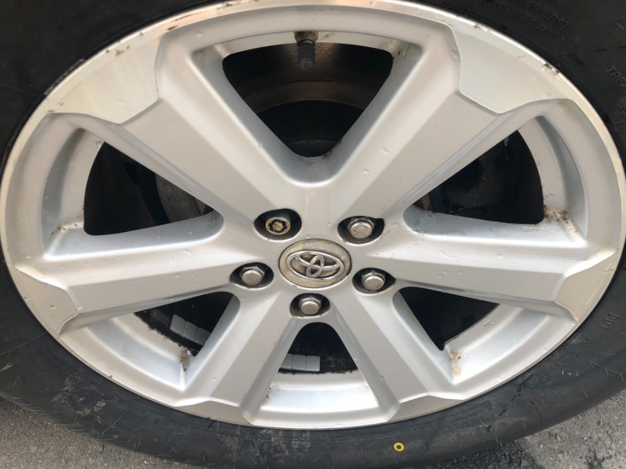 2010 Toyota Highlander 4WD 4dr V6 Base, available for sale in Bristol, Connecticut | Bristol Auto Center LLC. Bristol, Connecticut 2010 Toyota Highlander 4WD 4dr V6 Base, available for sale in Bristol, Connecticut | Bristol Auto Center LLC. Bristol, Connecticut