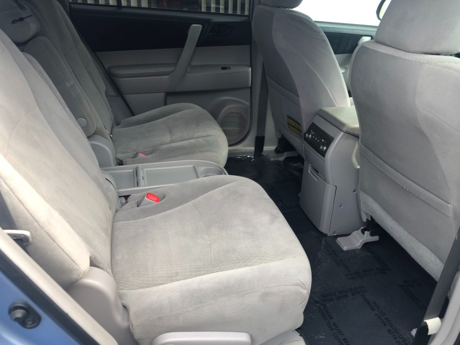 2010 Toyota Highlander 4WD 4dr V6 Base, available for sale in Bristol, Connecticut | Bristol Auto Center LLC. Bristol, Connecticut 2010 Toyota Highlander 4WD 4dr V6 Base, available for sale in Bristol, Connecticut | Bristol Auto Center LLC. Bristol, Connecticut