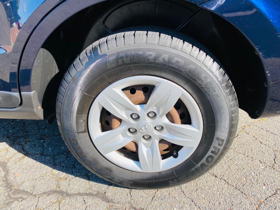 2009 Hyundai Santa Fe AWD 4dr Auto GLS, available for sale in New Britain, Connecticut | Supreme Automotive. New Britain, Connecticut 2009 Hyundai Santa Fe AWD 4dr Auto GLS, available for sale in New Britain, Connecticut | Supreme Automotive. New Britain, Connecticut