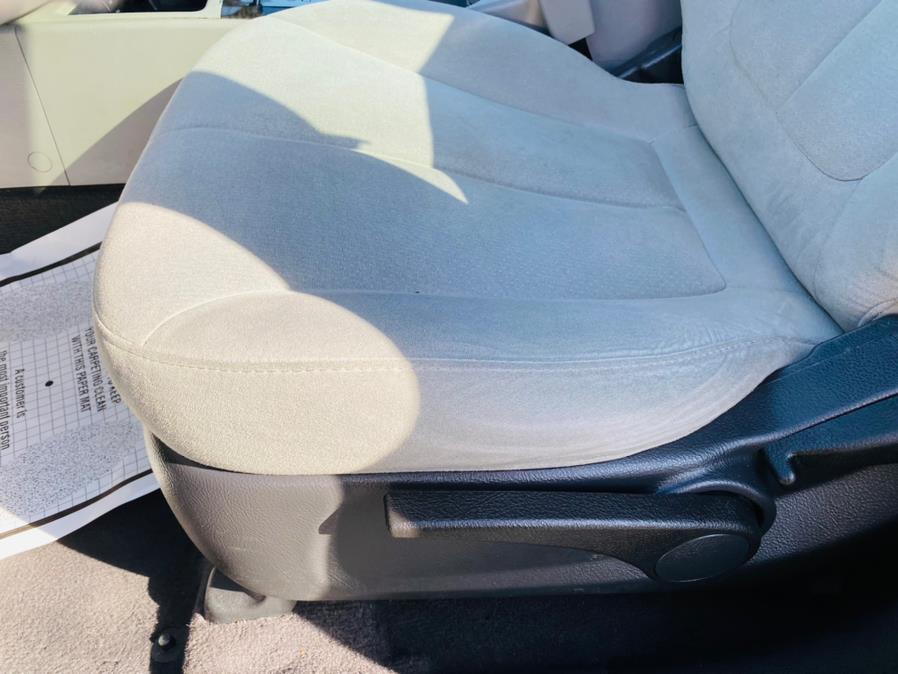 2009 Hyundai Santa Fe AWD 4dr Auto GLS, available for sale in New Britain, Connecticut | Supreme Automotive. New Britain, Connecticut 2009 Hyundai Santa Fe AWD 4dr Auto GLS, available for sale in New Britain, Connecticut | Supreme Automotive. New Britain, Connecticut
