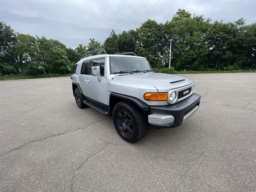 2007 Toyota FJ Cruiser 4WD 4dr Auto (Natl), available for sale in Stratford, Connecticut | Wiz Leasing Inc. Stratford, Connecticut