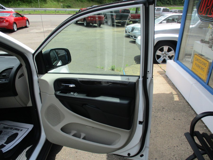 2016 Dodge Grand Caravan 4dr Wgn SE, available for sale in Meriden, Connecticut | Cos Central Auto. Meriden, Connecticut 2016 Dodge Grand Caravan 4dr Wgn SE, available for sale in Meriden, Connecticut | Cos Central Auto. Meriden, Connecticut