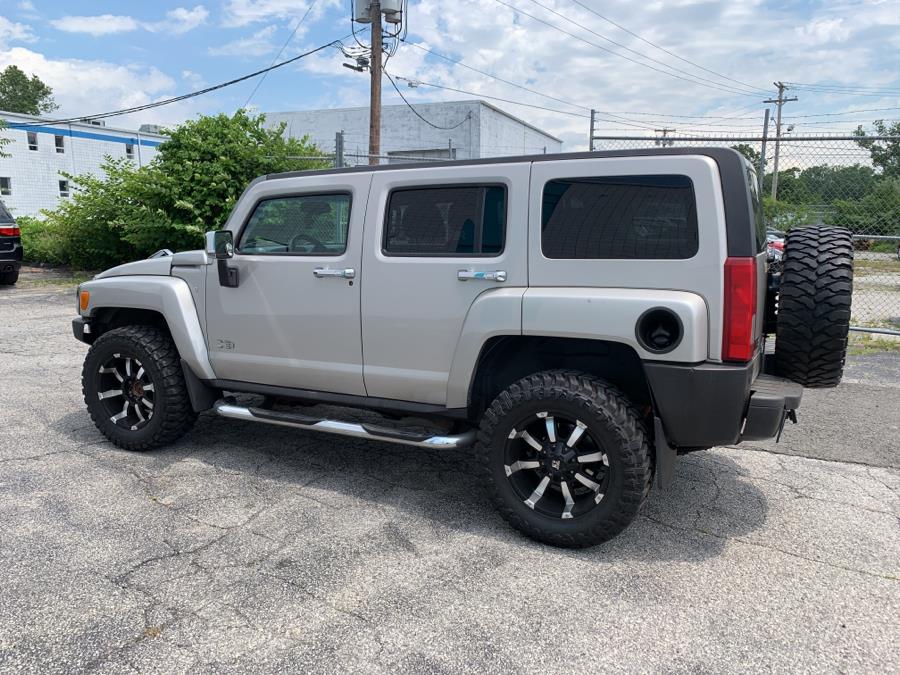 Used HUMMER H3 4dr 4WD SUV 2006 | Dealertown Auto Wholesalers. Milford, Connecticut Used HUMMER H3 4dr 4WD SUV 2006 | Dealertown Auto Wholesalers. Milford, Connecticut