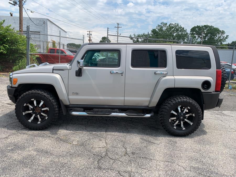 Used HUMMER H3 4dr 4WD SUV 2006 | Dealertown Auto Wholesalers. Milford, Connecticut Used HUMMER H3 4dr 4WD SUV 2006 | Dealertown Auto Wholesalers. Milford, Connecticut