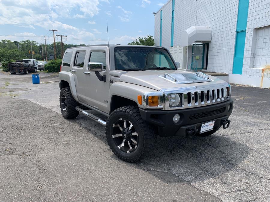 2006 HUMMER H3 4dr 4WD SUV, available for sale in Milford, Connecticut | Dealertown Auto Wholesalers. Milford, Connecticut