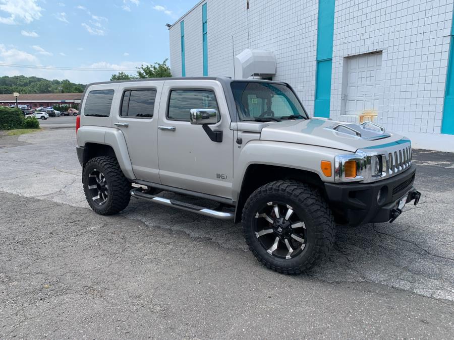 Used HUMMER H3 4dr 4WD SUV 2006 | Dealertown Auto Wholesalers. Milford, Connecticut Used HUMMER H3 4dr 4WD SUV 2006 | Dealertown Auto Wholesalers. Milford, Connecticut