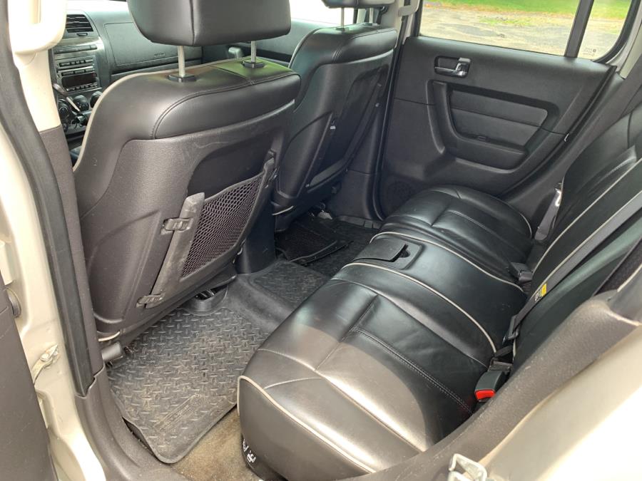 Used HUMMER H3 4dr 4WD SUV 2006 | Dealertown Auto Wholesalers. Milford, Connecticut Used HUMMER H3 4dr 4WD SUV 2006 | Dealertown Auto Wholesalers. Milford, Connecticut