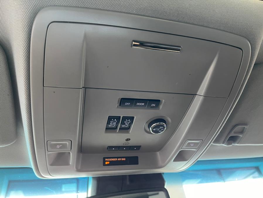 Used GMC Yukon XL 4WD 4dr Denali 2016 | 5 Towns Drive. Inwood, New York Used GMC Yukon XL 4WD 4dr Denali 2016 | 5 Towns Drive. Inwood, New York