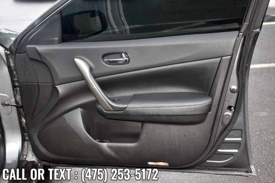 Used Nissan Maxima 4dr Sdn 3.5 SV w/Premium Pkg 2014 | Highline Car Connection. Waterbury, Connecticut Used Nissan Maxima 4dr Sdn 3.5 SV w/Premium Pkg 2014 | Highline Car Connection. Waterbury, Connecticut