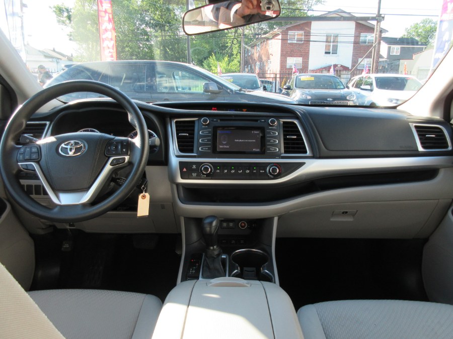 2018 Toyota Highlander LE V6 AWD (Natl), available for sale in Linden, New Jersey | Route 27 Auto Mall. Linden, New Jersey 2018 Toyota Highlander LE V6 AWD (Natl), available for sale in Linden, New Jersey | Route 27 Auto Mall. Linden, New Jersey