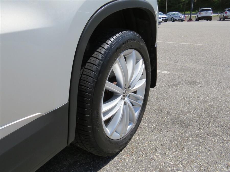 Used Volkswagen Tiguan SEL 4Motion AWD 4dr SUV 2014 | Lake City Exports Inc. Auburn, Maine Used Volkswagen Tiguan SEL 4Motion AWD 4dr SUV 2014 | Lake City Exports Inc. Auburn, Maine