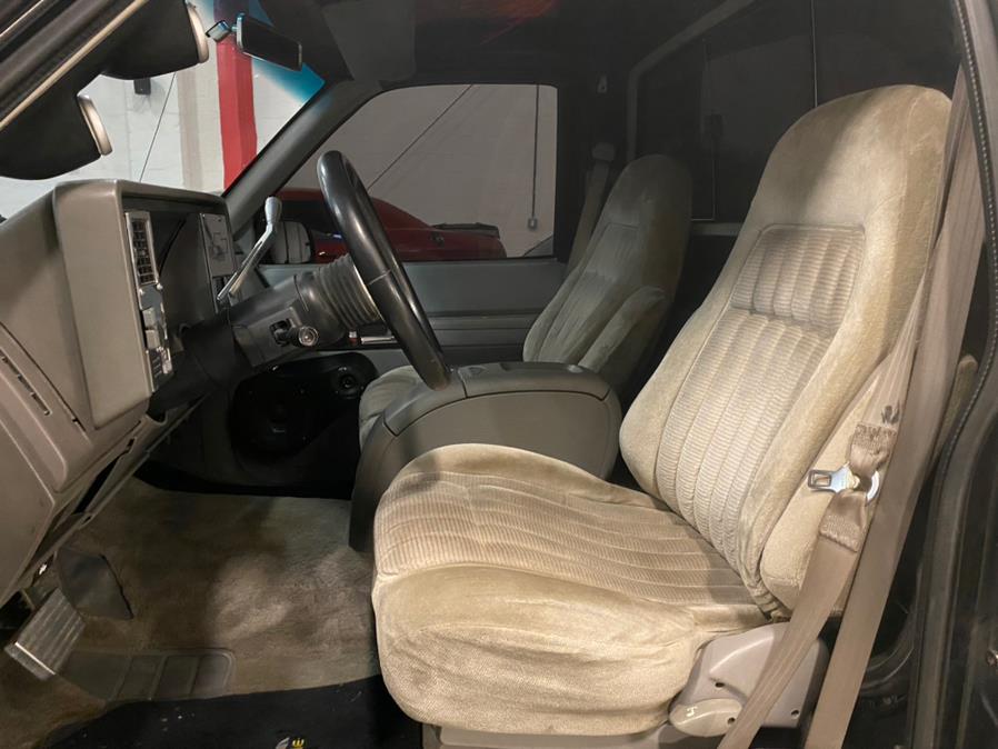 1994 Chevrolet Silverado Reg Cab 117.5" WB, available for sale in Newark, New Jersey | RT Auto Center LLC. Newark, New Jersey 1994 Chevrolet Silverado Reg Cab 117.5" WB, available for sale in Newark, New Jersey | RT Auto Center LLC. Newark, New Jersey