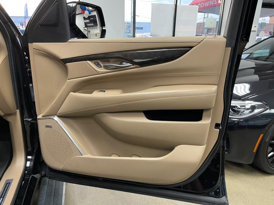 Used Cadillac Escalade 4WD 4dr Platinum 2018 | 5 Towns Drive. Inwood, New York Used Cadillac Escalade 4WD 4dr Platinum 2018 | 5 Towns Drive. Inwood, New York
