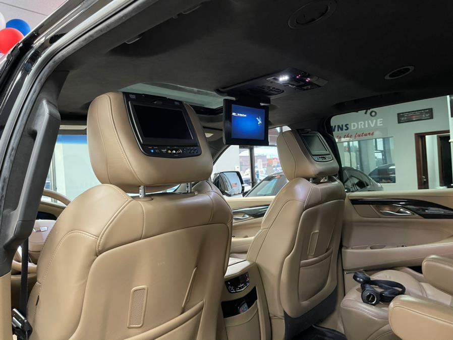 Used Cadillac Escalade 4WD 4dr Platinum 2018 | 5 Towns Drive. Inwood, New York Used Cadillac Escalade 4WD 4dr Platinum 2018 | 5 Towns Drive. Inwood, New York