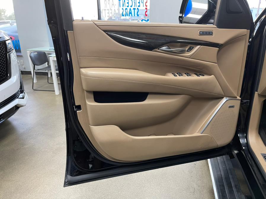 Used Cadillac Escalade 4WD 4dr Platinum 2018 | 5 Towns Drive. Inwood, New York Used Cadillac Escalade 4WD 4dr Platinum 2018 | 5 Towns Drive. Inwood, New York