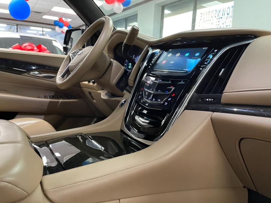 Used Cadillac Escalade 4WD 4dr Platinum 2018 | 5 Towns Drive. Inwood, New York Used Cadillac Escalade 4WD 4dr Platinum 2018 | 5 Towns Drive. Inwood, New York