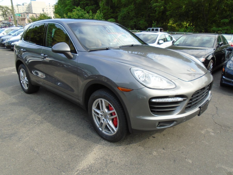2013 Porsche Cayenne AWD 4dr Turbo, available for sale in Waterbury, Connecticut | Jim Juliani Motors. Waterbury, Connecticut