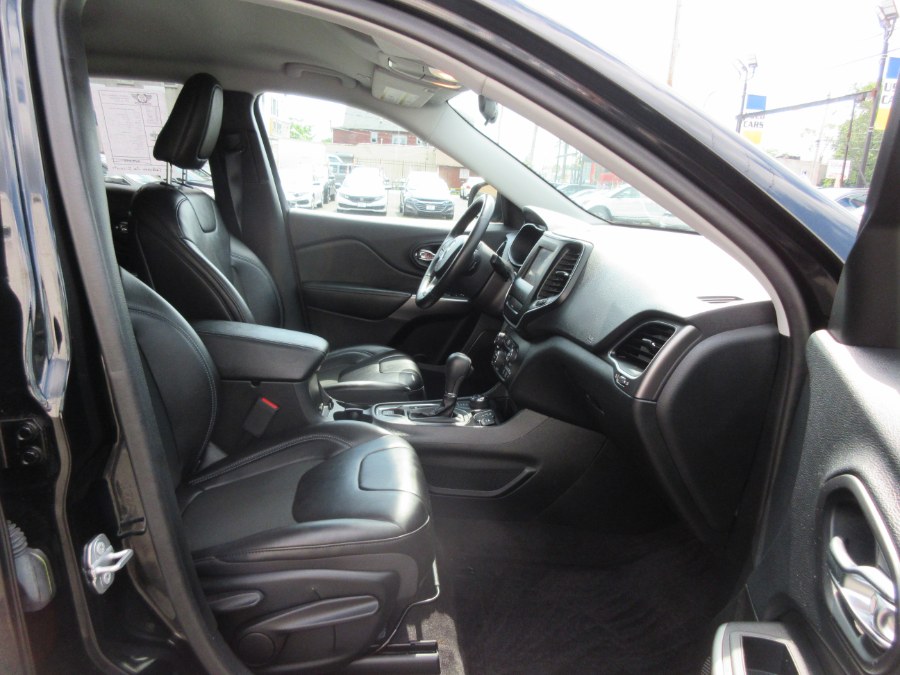Used Jeep Cherokee Latitude Plus 4x4 2019 | Route 27 Auto Mall. Linden, New Jersey Used Jeep Cherokee Latitude Plus 4x4 2019 | Route 27 Auto Mall. Linden, New Jersey