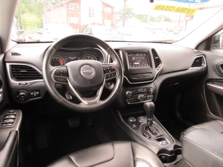Used Jeep Cherokee Latitude Plus 4x4 2019 | Route 27 Auto Mall. Linden, New Jersey Used Jeep Cherokee Latitude Plus 4x4 2019 | Route 27 Auto Mall. Linden, New Jersey