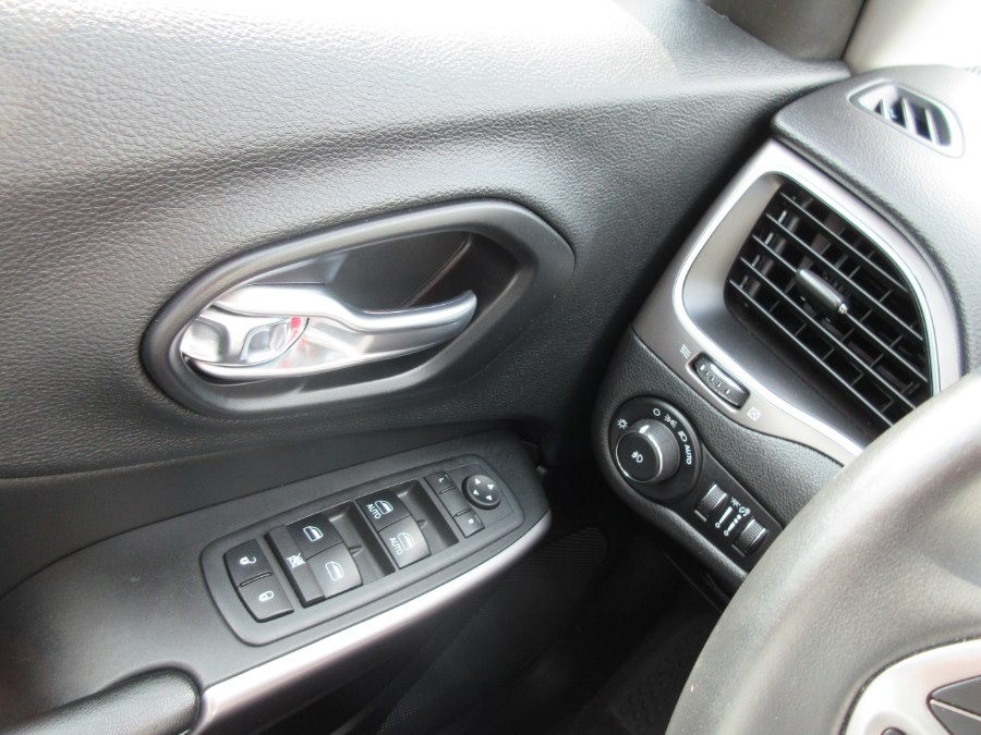 Used Jeep Cherokee Latitude Plus 4x4 2019 | Route 27 Auto Mall. Linden, New Jersey Used Jeep Cherokee Latitude Plus 4x4 2019 | Route 27 Auto Mall. Linden, New Jersey