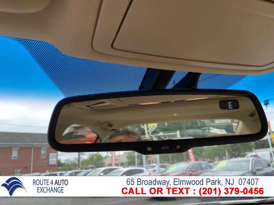 Used Lexus ES 350 4dr Sdn 2011 | Route 4 Auto Exchange. Elmwood Park, New Jersey Used Lexus ES 350 4dr Sdn 2011 | Route 4 Auto Exchange. Elmwood Park, New Jersey