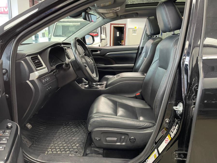 2017 Toyota Highlander Limited V6 AWD (Natl), available for sale in Inwood, New York | 5 Towns Drive. Inwood, New York 2017 Toyota Highlander Limited V6 AWD (Natl), available for sale in Inwood, New York | 5 Towns Drive. Inwood, New York