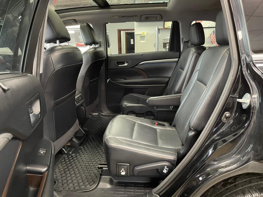 2017 Toyota Highlander Limited V6 AWD (Natl), available for sale in Inwood, New York | 5 Towns Drive. Inwood, New York 2017 Toyota Highlander Limited V6 AWD (Natl), available for sale in Inwood, New York | 5 Towns Drive. Inwood, New York
