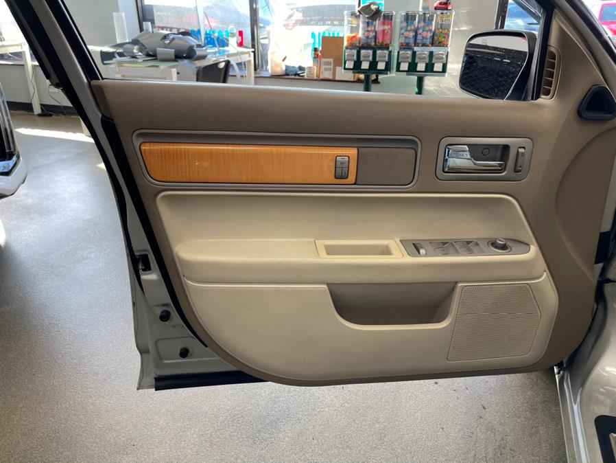 Used Lincoln MKZ 4dr Sdn FWD 2007 | 5 Towns Drive. Inwood, New York Used Lincoln MKZ 4dr Sdn FWD 2007 | 5 Towns Drive. Inwood, New York