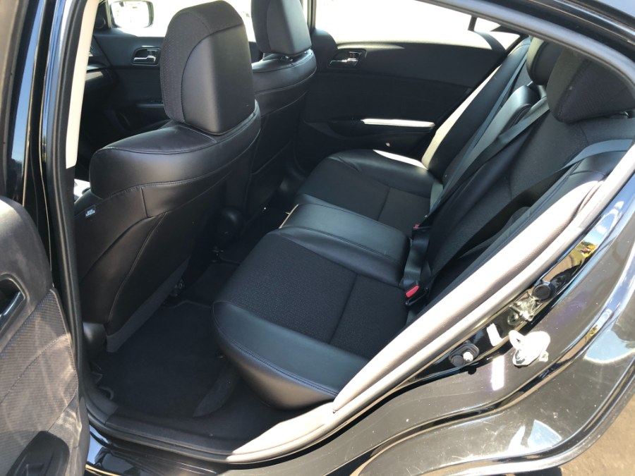 2013 Acura ILX 4dr Sdn 2.0L, available for sale in Hartford , Connecticut | Ledyard Auto Sale LLC. Hartford , Connecticut 2013 Acura ILX 4dr Sdn 2.0L, available for sale in Hartford , Connecticut | Ledyard Auto Sale LLC. Hartford , Connecticut