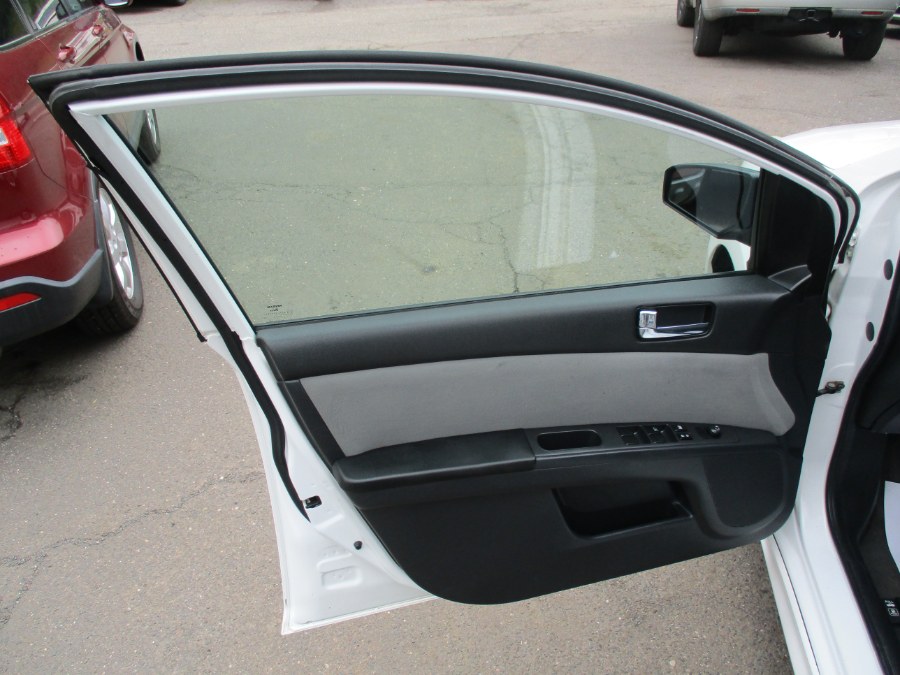Used Nissan Sentra 4dr Sdn I4 CVT 2.0 S 2010 | Cos Central Auto. Meriden, Connecticut Used Nissan Sentra 4dr Sdn I4 CVT 2.0 S 2010 | Cos Central Auto. Meriden, Connecticut