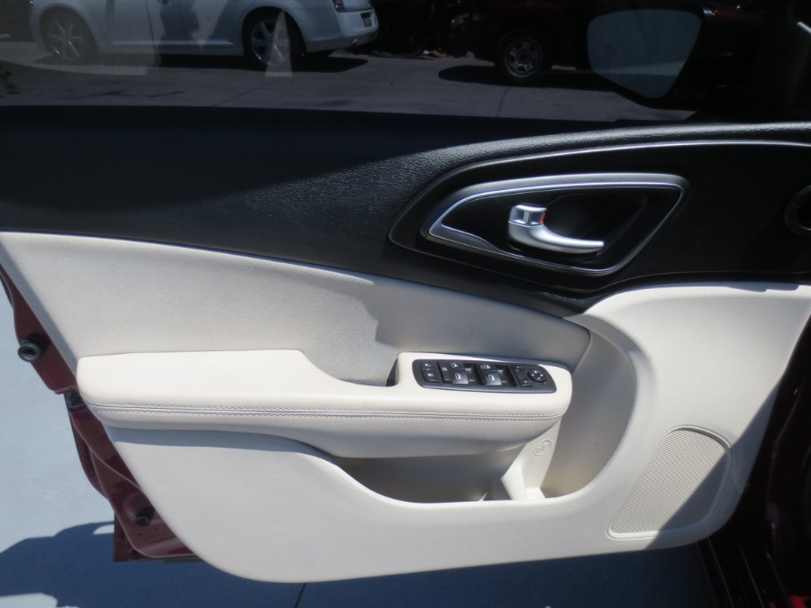 Used Chrysler 200 4dr Sdn Limited FWD 2015 | Auto Max Of Santa Ana. Santa Ana, California