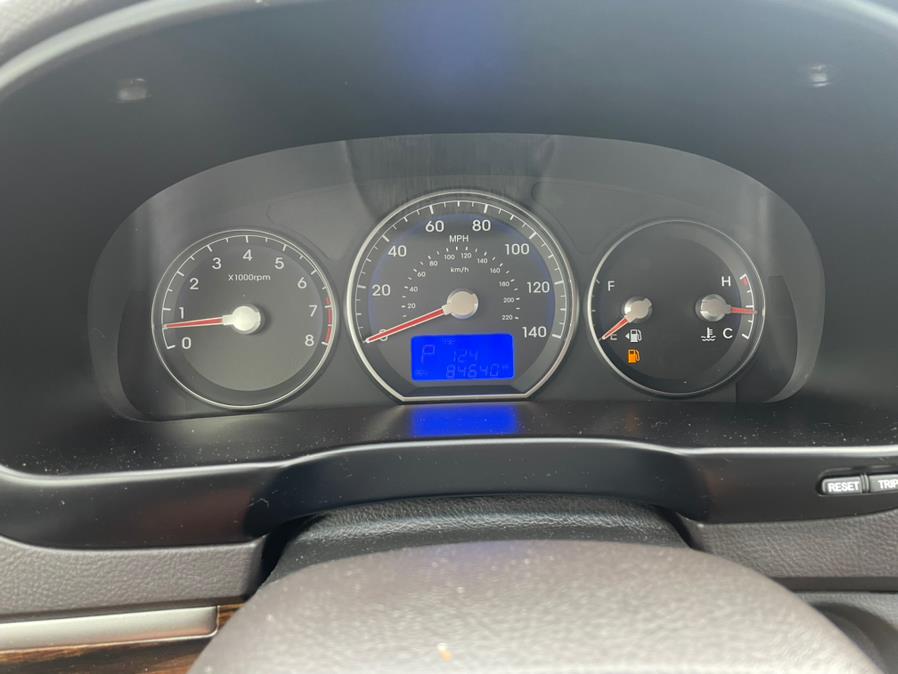 2011 Hyundai Santa Fe AWD 4dr V6 Auto SE, available for sale in Manchester, Connecticut | Carsonmain LLC. Manchester, Connecticut 2011 Hyundai Santa Fe AWD 4dr V6 Auto SE, available for sale in Manchester, Connecticut | Carsonmain LLC. Manchester, Connecticut
