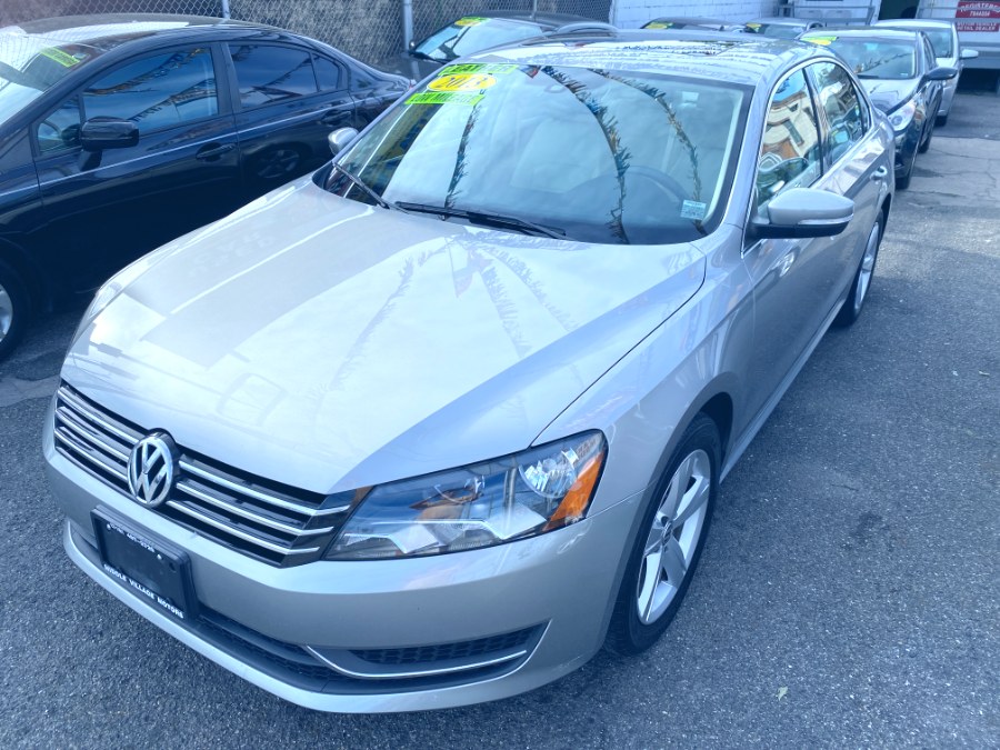 2013 Volkswagen Passat 4dr Sdn 2.5L Auto SE w/Sunroof & Nav, available for sale in Middle Village, New York | Middle Village Motors . Middle Village, New York