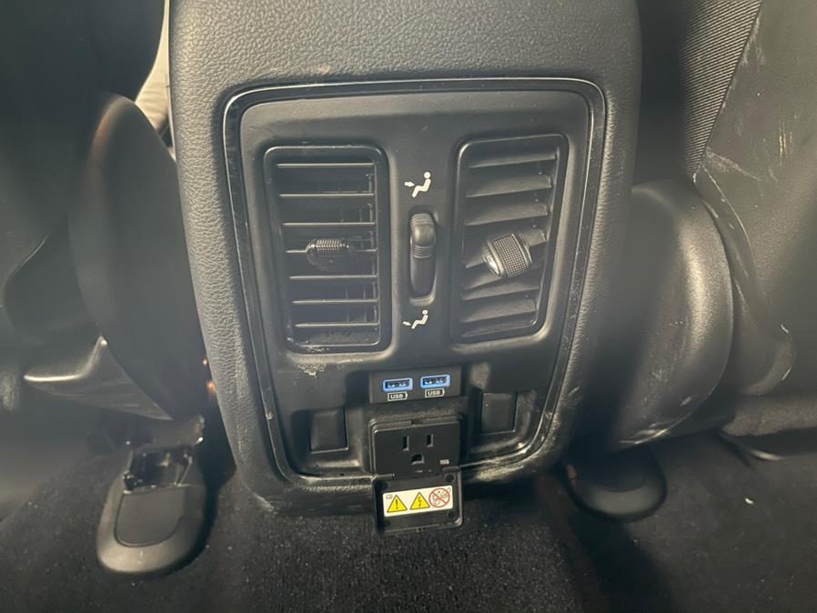 Used Jeep Grand Cherokee Limited 4x4 2020 | 5 Towns Drive. Inwood, New York Used Jeep Grand Cherokee Limited 4x4 2020 | 5 Towns Drive. Inwood, New York