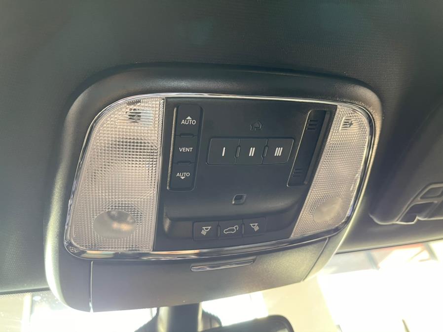 Used Jeep Grand Cherokee Limited 4x4 2020 | 5 Towns Drive. Inwood, New York Used Jeep Grand Cherokee Limited 4x4 2020 | 5 Towns Drive. Inwood, New York