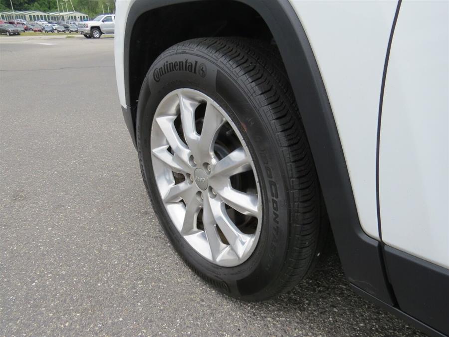 Used Jeep Cherokee Limited 4x4 4dr SUV 2017 | Lake City Exports Inc. Auburn, Maine Used Jeep Cherokee Limited 4x4 4dr SUV 2017 | Lake City Exports Inc. Auburn, Maine