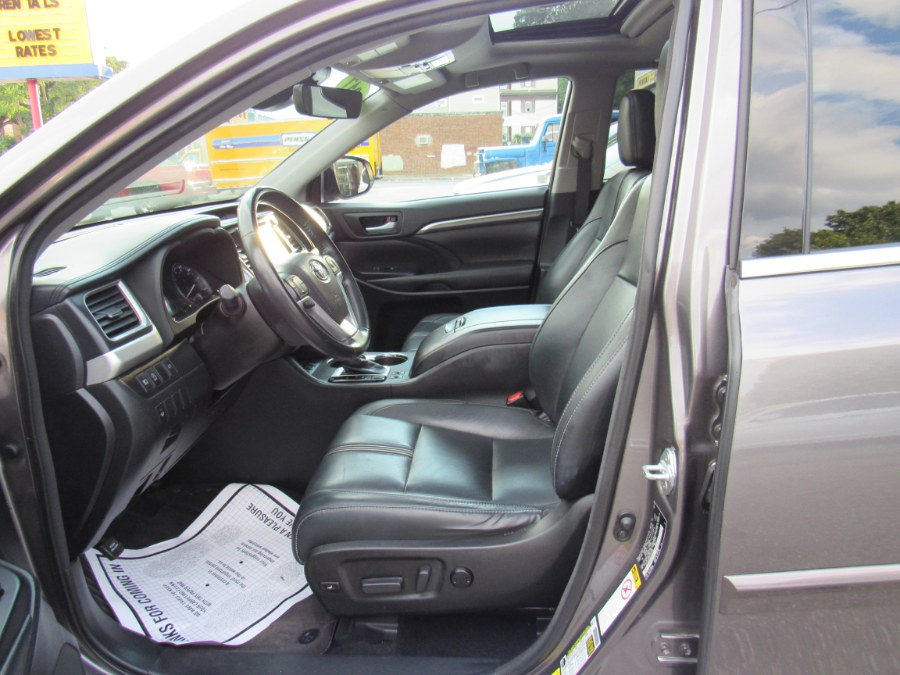 2017 Toyota Highlander SE, available for sale in Worcester, Massachusetts | Hilario's Auto Sales Inc.. Worcester, Massachusetts 2017 Toyota Highlander SE, available for sale in Worcester, Massachusetts | Hilario's Auto Sales Inc.. Worcester, Massachusetts