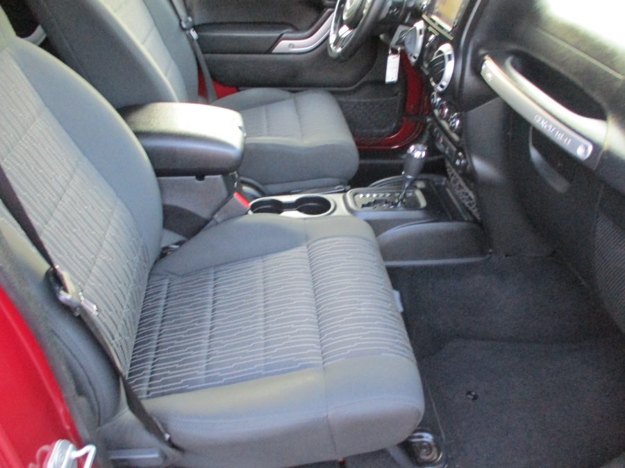 2011 Jeep Wrangler Unlimited 4WD 4dr Sahara, available for sale in Suffield, Connecticut | Suffield Auto LLC. Suffield, Connecticut 2011 Jeep Wrangler Unlimited 4WD 4dr Sahara, available for sale in Suffield, Connecticut | Suffield Auto LLC. Suffield, Connecticut
