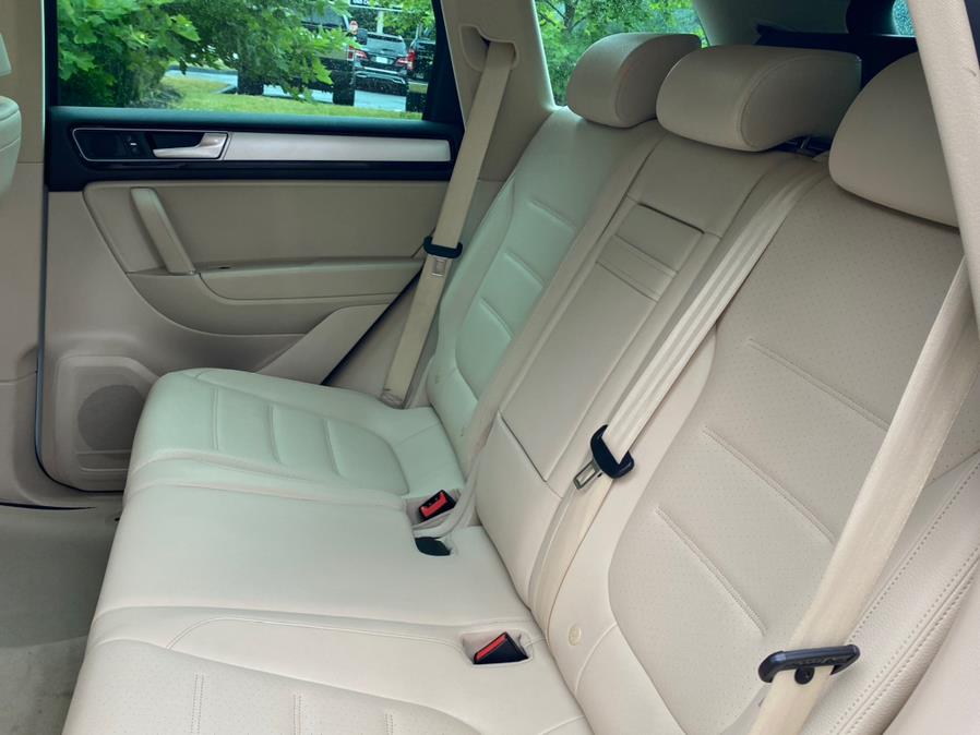 Used Volkswagen Touareg 4dr V6 Sport w/Technology 2016 | Lava Motors 2 Inc. Canton, Connecticut Used Volkswagen Touareg 4dr V6 Sport w/Technology 2016 | Lava Motors 2 Inc. Canton, Connecticut
