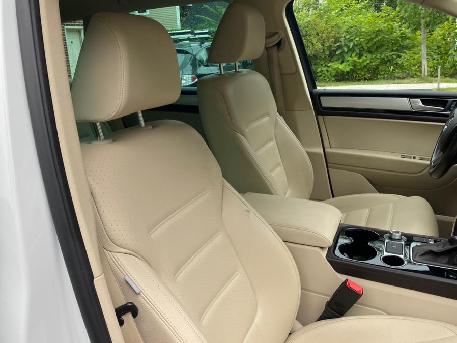 Used Volkswagen Touareg 4dr V6 Sport w/Technology 2016 | Lava Motors 2 Inc. Canton, Connecticut Used Volkswagen Touareg 4dr V6 Sport w/Technology 2016 | Lava Motors 2 Inc. Canton, Connecticut
