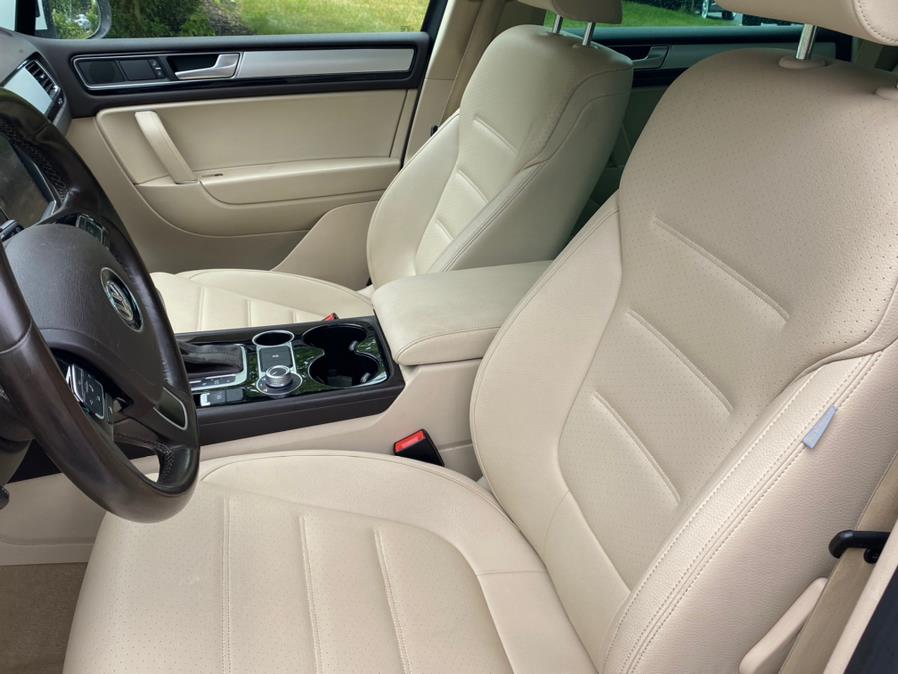 Used Volkswagen Touareg 4dr V6 Sport w/Technology 2016 | Lava Motors 2 Inc. Canton, Connecticut Used Volkswagen Touareg 4dr V6 Sport w/Technology 2016 | Lava Motors 2 Inc. Canton, Connecticut