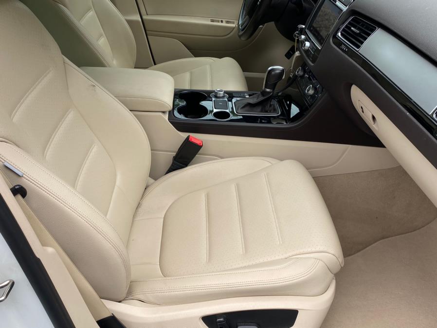 Used Volkswagen Touareg 4dr V6 Sport w/Technology 2016 | Lava Motors 2 Inc. Canton, Connecticut Used Volkswagen Touareg 4dr V6 Sport w/Technology 2016 | Lava Motors 2 Inc. Canton, Connecticut