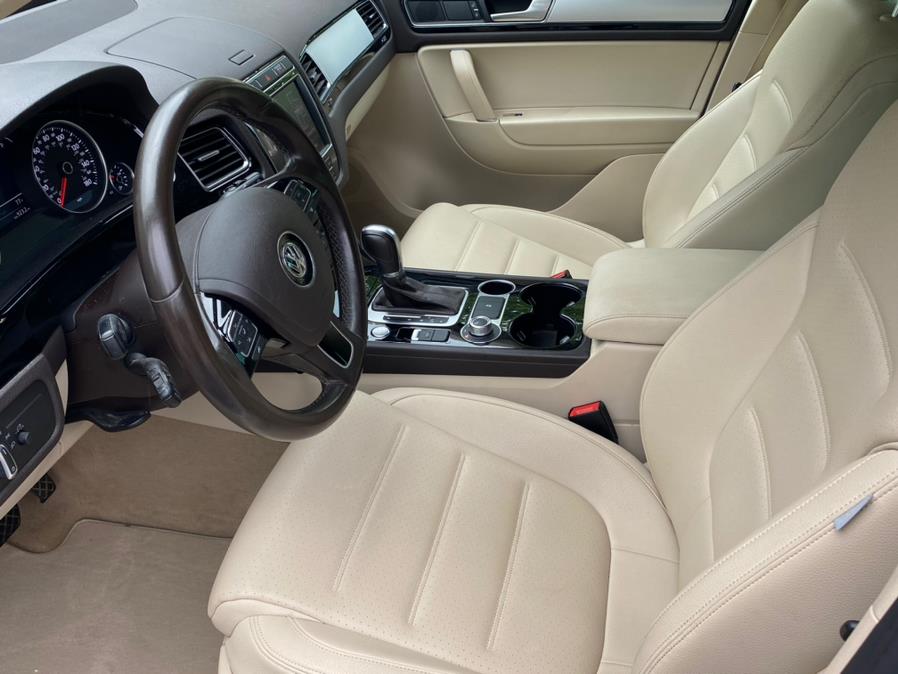 Used Volkswagen Touareg 4dr V6 Sport w/Technology 2016 | Lava Motors 2 Inc. Canton, Connecticut Used Volkswagen Touareg 4dr V6 Sport w/Technology 2016 | Lava Motors 2 Inc. Canton, Connecticut
