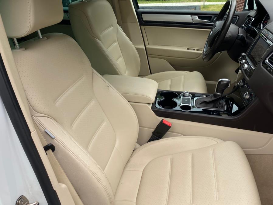 Used Volkswagen Touareg 4dr V6 Sport w/Technology 2016 | Lava Motors 2 Inc. Canton, Connecticut Used Volkswagen Touareg 4dr V6 Sport w/Technology 2016 | Lava Motors 2 Inc. Canton, Connecticut