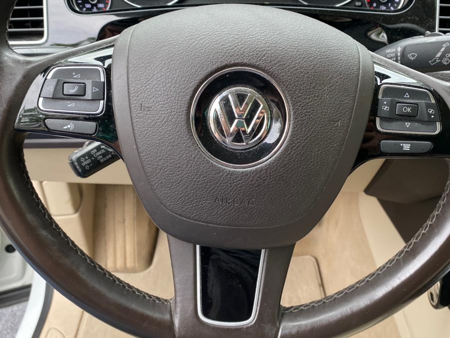 Used Volkswagen Touareg 4dr V6 Sport w/Technology 2016 | Lava Motors 2 Inc. Canton, Connecticut Used Volkswagen Touareg 4dr V6 Sport w/Technology 2016 | Lava Motors 2 Inc. Canton, Connecticut