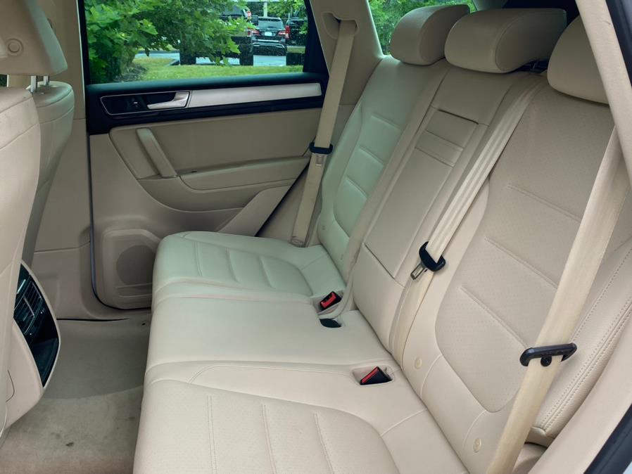 Used Volkswagen Touareg 4dr V6 Sport w/Technology 2016 | Lava Motors 2 Inc. Canton, Connecticut Used Volkswagen Touareg 4dr V6 Sport w/Technology 2016 | Lava Motors 2 Inc. Canton, Connecticut