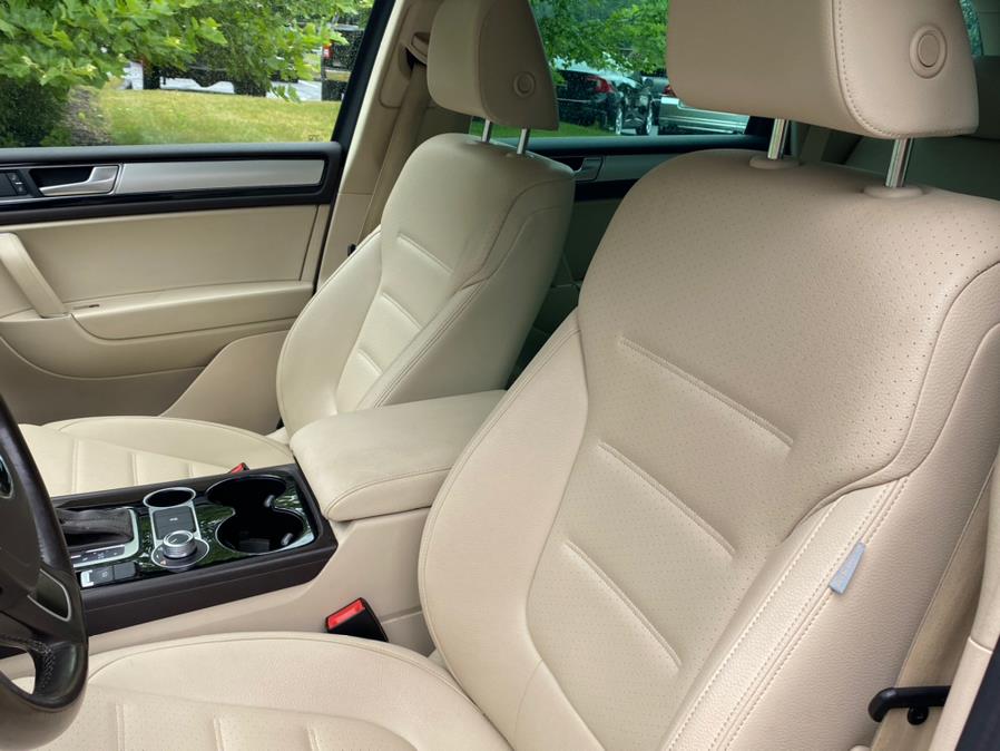 Used Volkswagen Touareg 4dr V6 Sport w/Technology 2016 | Lava Motors 2 Inc. Canton, Connecticut Used Volkswagen Touareg 4dr V6 Sport w/Technology 2016 | Lava Motors 2 Inc. Canton, Connecticut