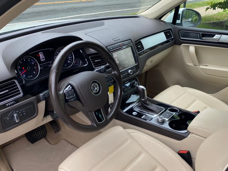 Used Volkswagen Touareg 4dr V6 Sport w/Technology 2016 | Lava Motors 2 Inc. Canton, Connecticut Used Volkswagen Touareg 4dr V6 Sport w/Technology 2016 | Lava Motors 2 Inc. Canton, Connecticut