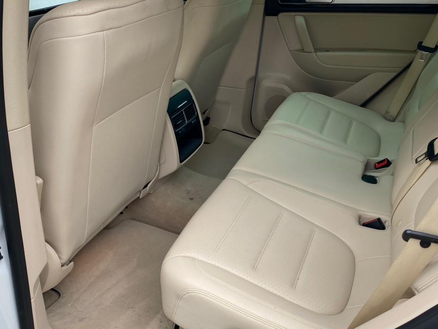 Used Volkswagen Touareg 4dr V6 Sport w/Technology 2016 | Lava Motors 2 Inc. Canton, Connecticut Used Volkswagen Touareg 4dr V6 Sport w/Technology 2016 | Lava Motors 2 Inc. Canton, Connecticut